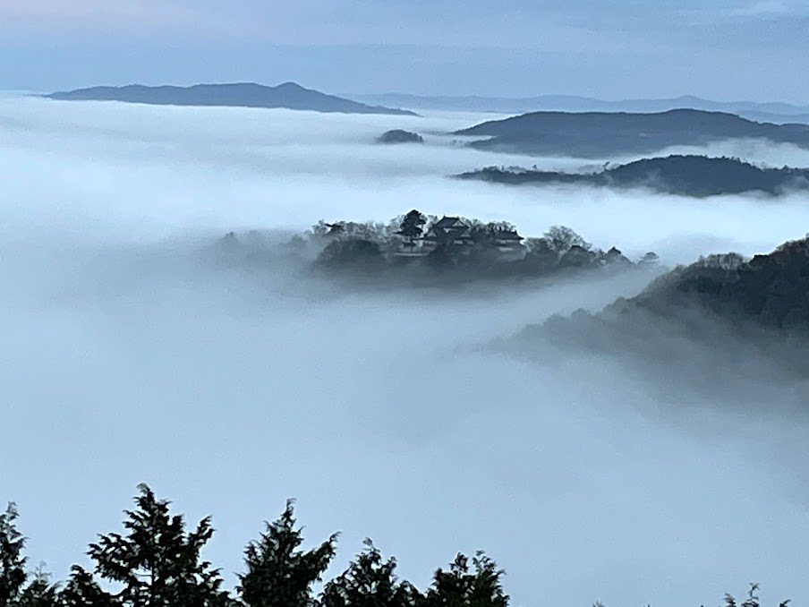 写真ー１　備中松山城雲海１